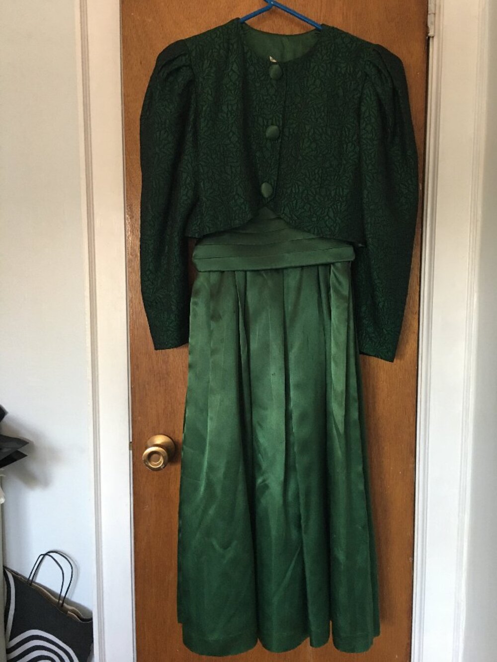 Women's 3 piece green sleeveless gown w/cummerbund & cropped jkt, size 8, EUC